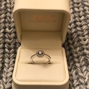 Gorgeous Diamond ring 14kt, 3/8ct.
